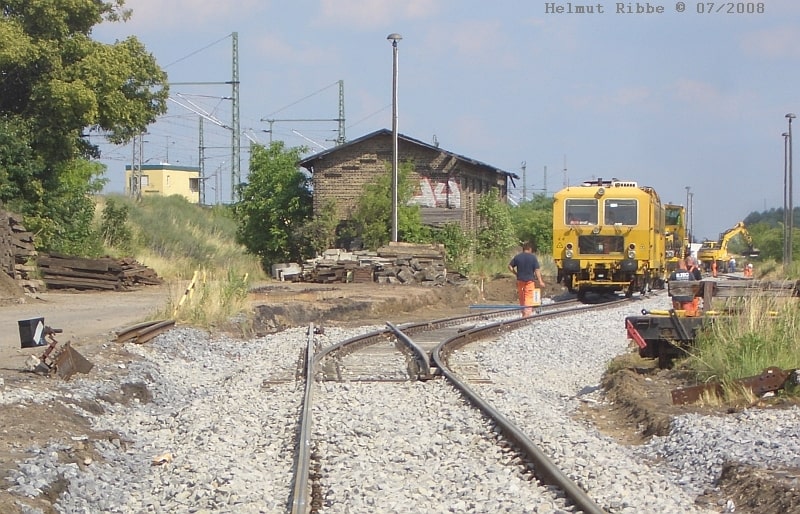 Gleisarbeiten auf dem ehemaligen Kleinbahnhof im Jahre 2008