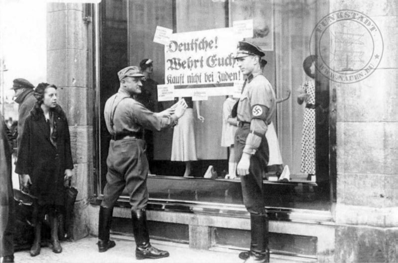 NS-Boykott gegen ein jüdisches Geschäft in Berlin 01.04.1933(Bundesarchiv Bild 102-14468)