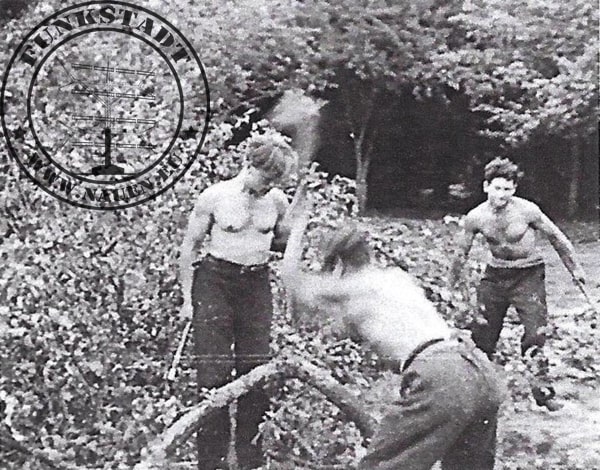 Jugendliche bei der Urbarmachung von Gartenland (Fotografin unbekannt, Leo Baeck Institute New York)
