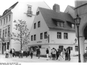 VEB Bau Nauen - Nikolaiviertel in Berlin - Gasthaus Nußaum -Bundesarchiv_Bild_183-1987-0817-001
