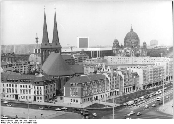 Bundesarchiv Bild 183-1986-1229-016 Berlin Nikolaikirche Nikolaiviertel