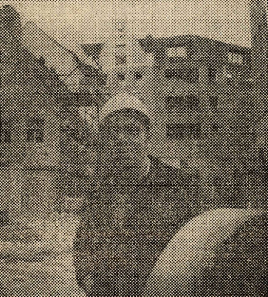 Karl-Heinz Michaelis Brigadier beim VEB Bau Nauen, hier vorm Rohbau des "Nussbaums" im Berliner Nikolaiviertel.